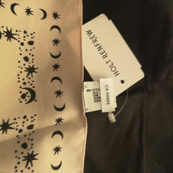 🌟HOST PICK🌟🇨🇵 NWT Longchamp Silk Scarf with Celestial Logo in Pale pink - Picture 2 of 7